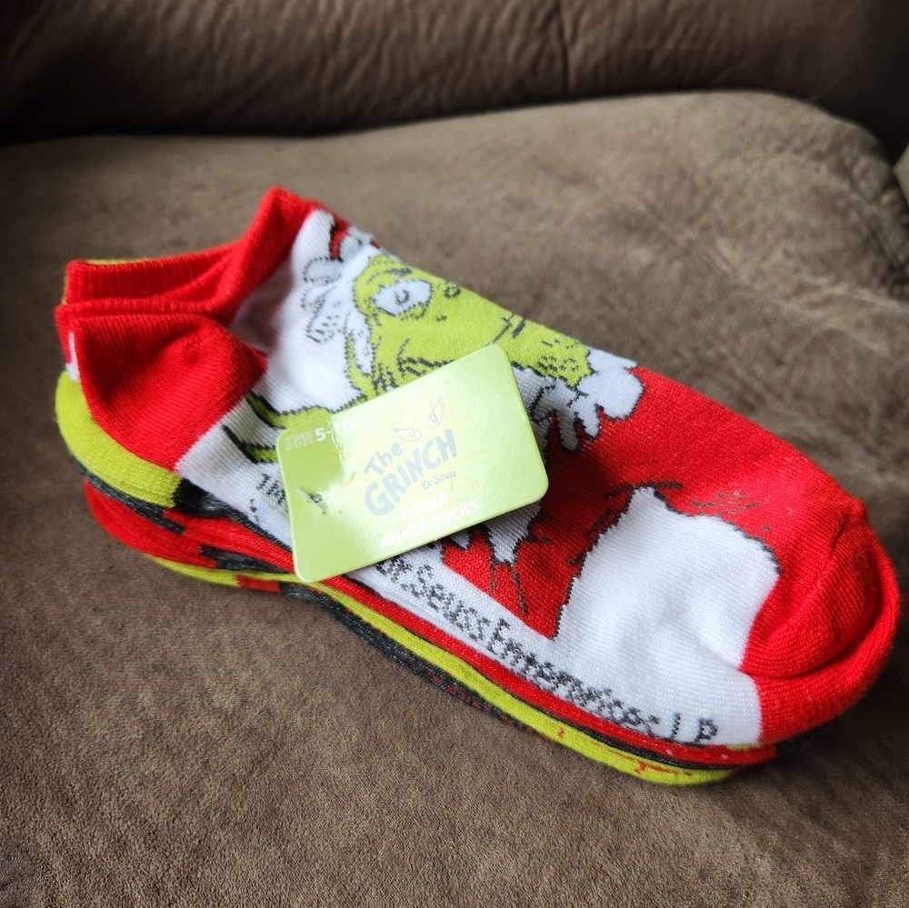 Grinch Ankle Socks Womens 6 Pair NWT